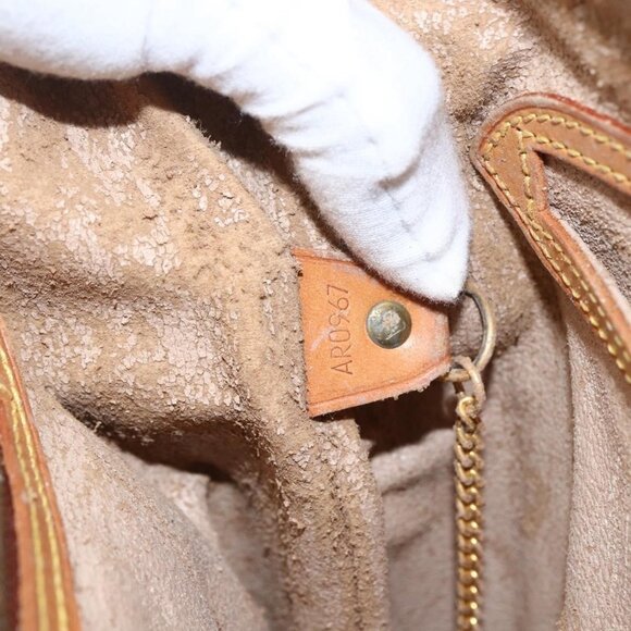 Authentic LOUIS VUITTON Monogram Bucket GM Shoulder Bag M42236 LV - Picture 4 of 16